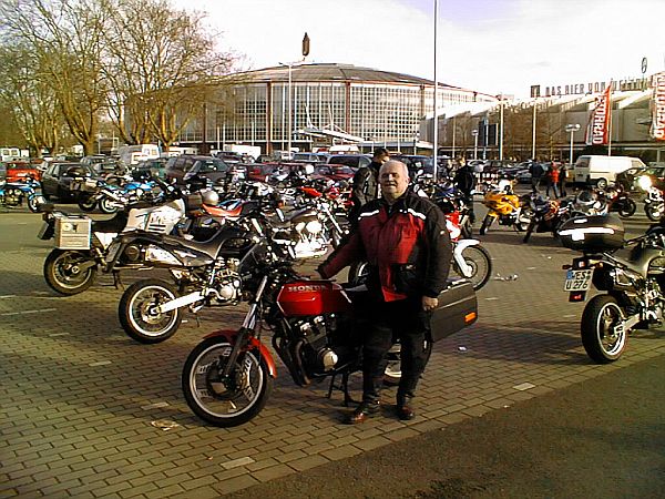 Brazza mit seiner Solo-CBX550 vor der Westfalenhalle