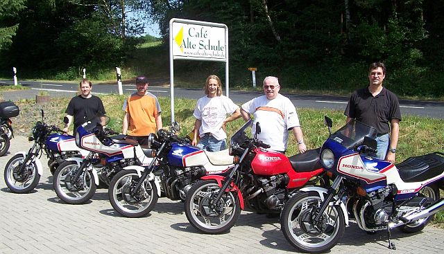 CBX550 in Reihe und Glied